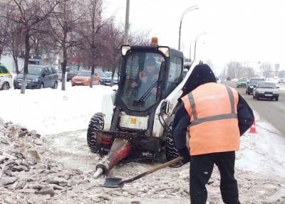 В Ульяновске ливнёвки очищают от наледи и снега