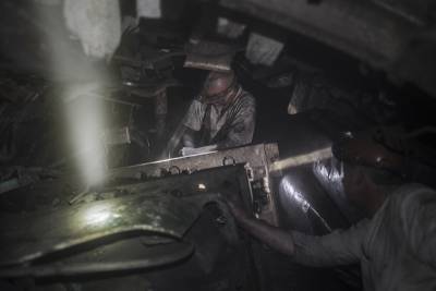 Из-за обвала грунта на шахте в Кузбассе погиб машинист