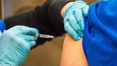 Академик Комисаренко: COVID-19 мутирует, в Украине нужно быстрее провести вакцинацию