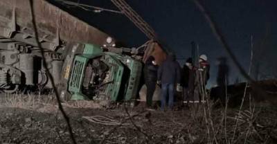 Пять рабочих комбината в Кривом Роге пострадали при столкновении грузовика и поезда, - профсоюз