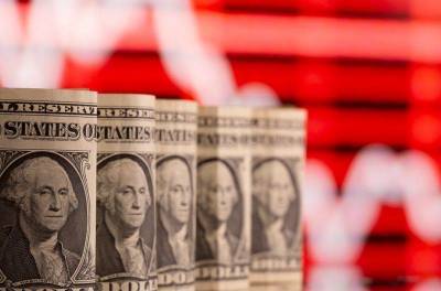 Доллар у пика трех с половиной месяцев на фоне роста доходности госбондов США