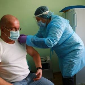 В Запорожье вакцинировали активистов и представителей власти. Фото