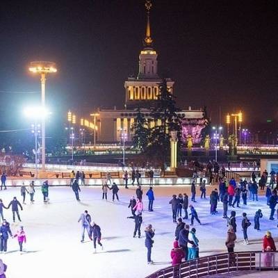Ряд катков в парках Москвы завершили зимний сезон