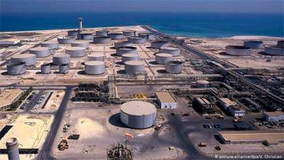 Хуситы нанесли удар с дрона по нефтехранилищу в порту Саудовской Аравии