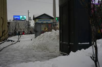 Почти 140 тысяч кубометров снега вывезли с улиц Петербурга с начала марта