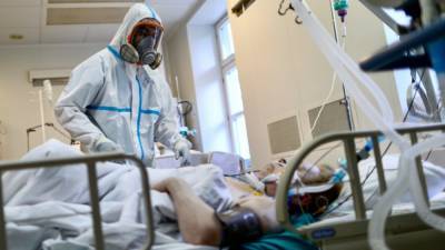 Российские медики выявили менее 10 тысяч больных COVID-19 впервые с октября