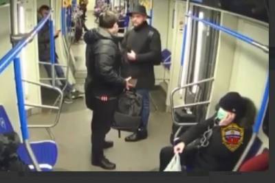 Бродячий музыкант распылил газ в московском метро