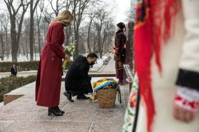 Президентская пара почтила память Тараса Шевченко