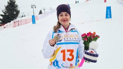 Фристайлистка Смирнова завоевала первое в истории России золото ЧМ в парном могуле