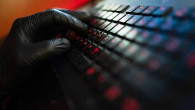 Песков прокомментировал сообщения о подготовке кибератак по российским системам