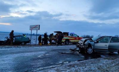 Тела из салона вырезали спасатели: авария всколыхнула Харьковскую область, кадры с места ДТП