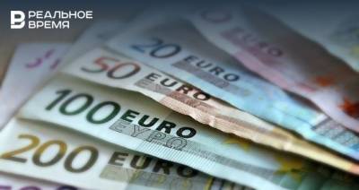 Курс евро снизился на 76 копеек