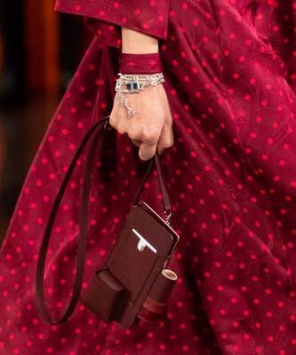 Крупным планом: сумочка для помады Hermès