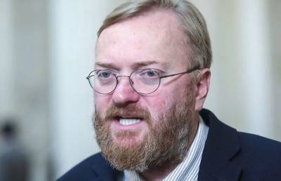 Милонов жалуется на маленькую зарплату депутатов: "Едва хватает"