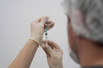 Песков назвал добровольной вакцинацию от коронавируса для сотрудников Кремля