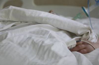 Минздрав бьет тревогу: COVID-госпитализации превысили свой лимит в девяти регионах