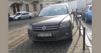 Львівський суддя припаркував авто на тротуарі та відмовився це визнавати (фото)