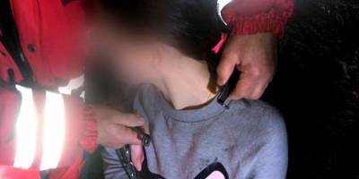 В Киеве прикованная цепью девушка застряла в квест-комнате — фото