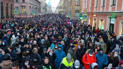 "Медуза": по данным ФСБ на акции Навального вышли 90 тысяч человек