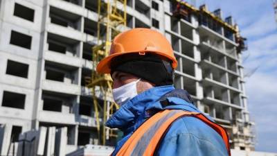 Власти рассказали о необходимости поиска около 1,2 миллиона строителей