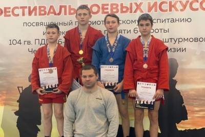Самбисты из Пскова завоевали 9 медалей на областных соревнованиях
