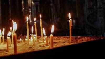 Прикурившему от свечи в храме подростку назначили 120 часов обязательных работ