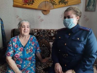 В Ульяновске местный следователь поздравила дитя войны с двойным праздником