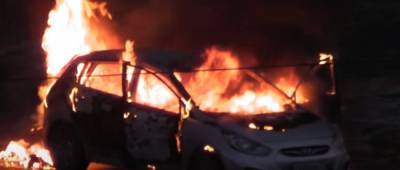 В Киеве загорелось припаркованное авто: видео