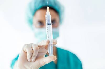 Министр здравоохранения Австралии госпитализирован после вакцинации