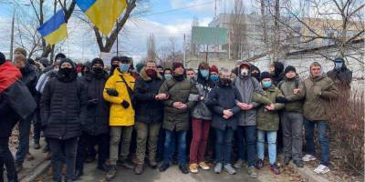 «Свободу политзаключенным». В Киеве провели акцию в поддержку подозреваемых в деле Шеремета — фото, видео