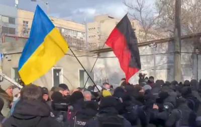 В Киеве у суда по делу Шеремета возникли стычки