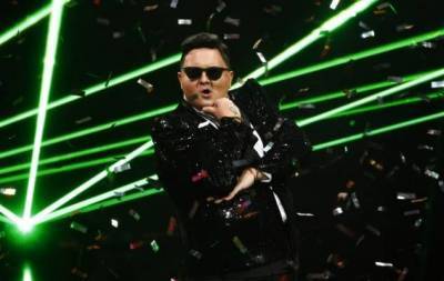 Gangnam Style и "Выше облаков": Юрий Ткач победил в первом эпизоде "Липсинк баттла"
