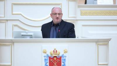Депутат Максим Резник спрятался от полиции в Мариинском дворце