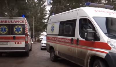 В Одессе мужчина на большой скорости превратил авто в кучу хлама, а людей отправил в больницу: последствия ДТП