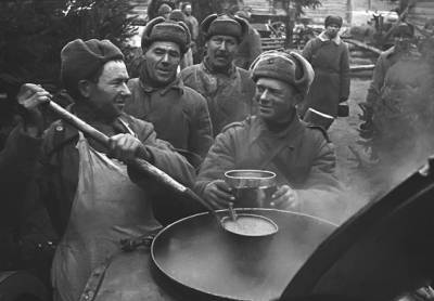 Какими продуктами запрещено было кормить солдат Советской армии
