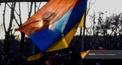 Давка и потасовка у здания армянского парламента: ситуация стала напряженной - видео