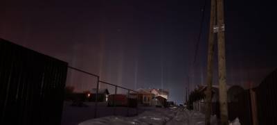 Световые столбы поднялись в небо над деревней Кискелово