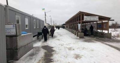 Вчера, 8 марта через два КПВВ на Донбассе смогли пройти всего лишь 873 человека. Троих в Украину не пустили