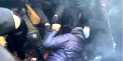 На акции в поддержку политзаключенных под Шевченковским судом Киева произошла стычка с полицией — видео