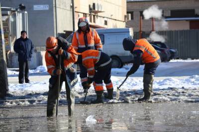 Казанскую улицу затопило водой из-за прорыва трубы