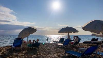 Греция планирует возобновить прием иностранных туристов в мае