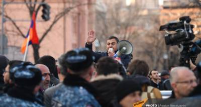 Оппозиция в Армении должна изменить стратегию: политолог назвал "секрет успеха"