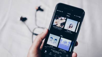 Spotify запустил программу по поддержке молодых артистов из России