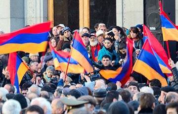Вазген Манукян - У здания парламента Армении начались столкновения полиции и протестующих - charter97.org
