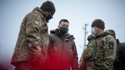 Экономист: обстрелами в Донбассе Зеленский показывает Западу, что он удобнее Порошенко