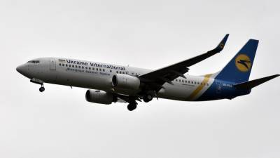 Сотрудники украинской авиакомпании предложили россиянам выпрыгнуть из самолета