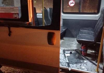 В рязанской маршрутке пассажир разбил стекло