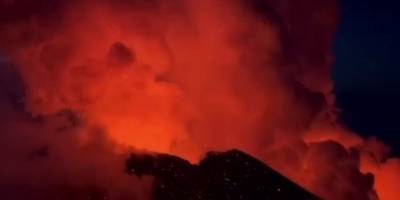 Видео, как извергается вулкан Ключевская Сопка на Камчатке 9 марта 2021 - Новости России - ТЕЛЕГРАФ