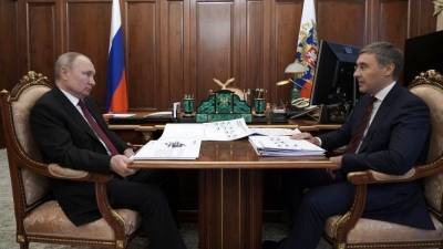 Путин одобрил идею закрепить в законе статус молодых ученых