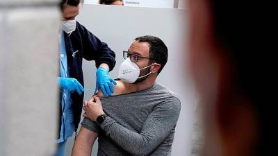 Французская газета констатировала провал Европы в гонке вакцин от COVID-19